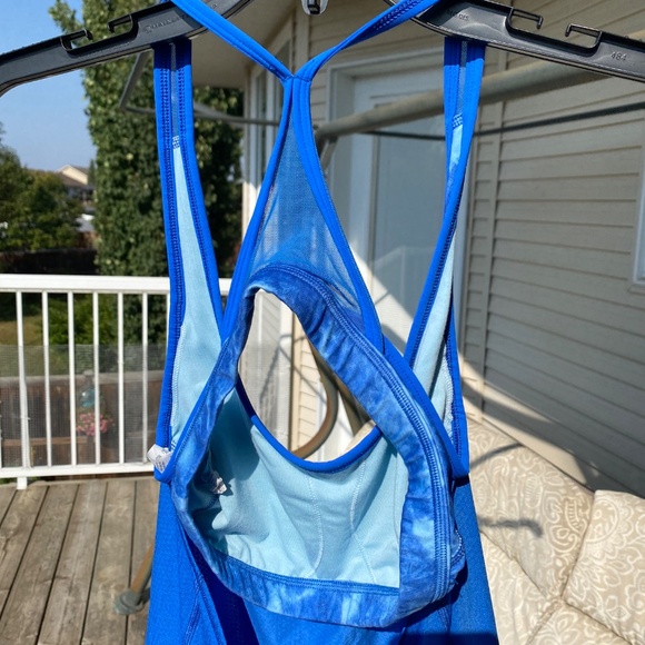 Lululemon Yoga Top, Size 4 - Picture 9 of 9